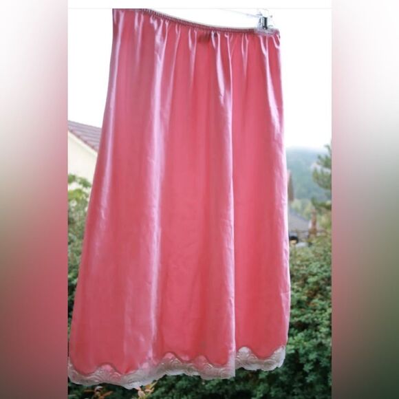 VTG *CHRISTIAN DIOR* COQUETTE Embroidered Logo Silky Hot Pink Slip w/Lace S/M - Picture 1 of 5